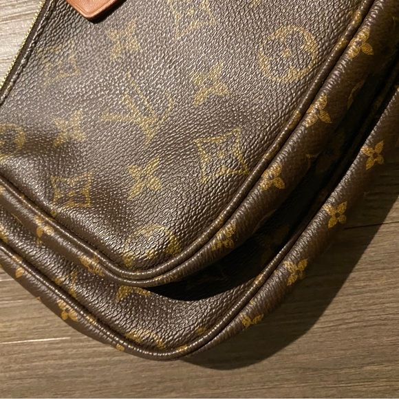 Louis Vuitton Crossbody Bag - Picture 5 of 14